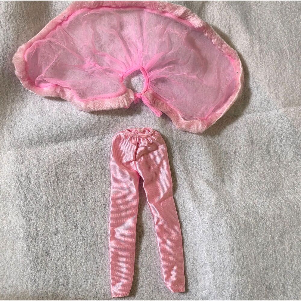 Vintage 1981 Barbie Pink N Pretty Fur Trim Tulle Cape & Ribbed Pants 3554